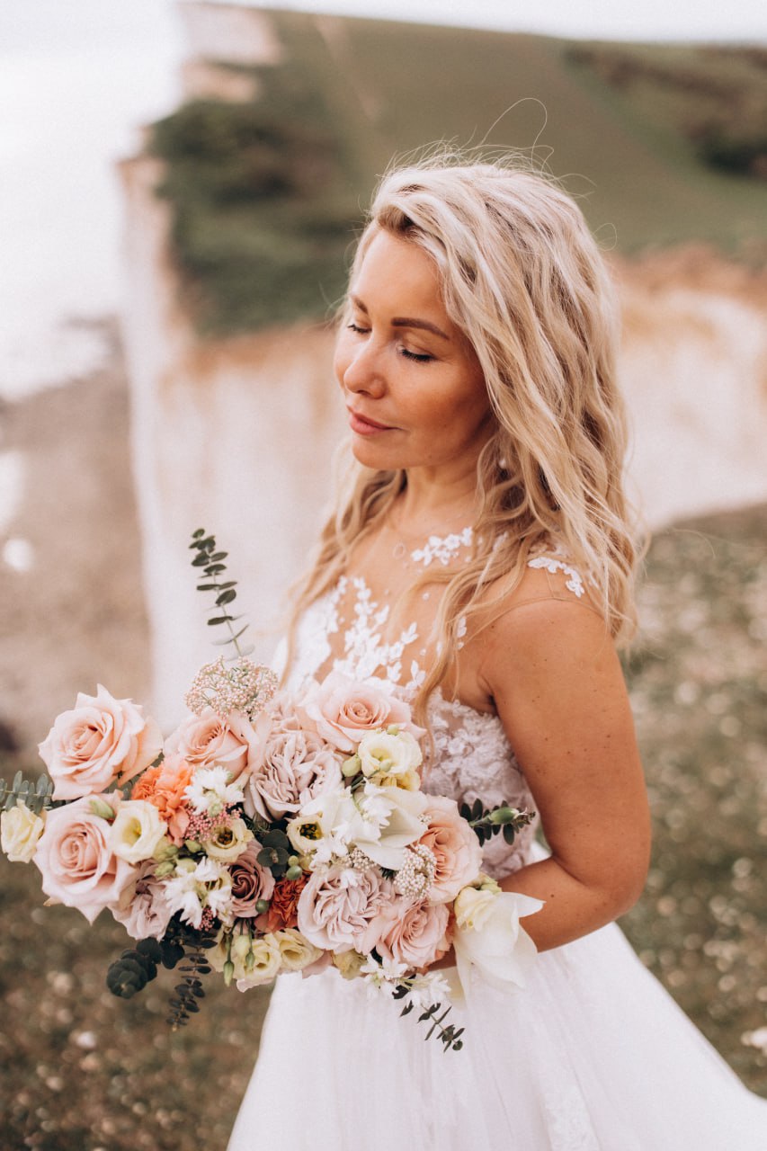 Elegant White Bridal Bouquet with Roses photo